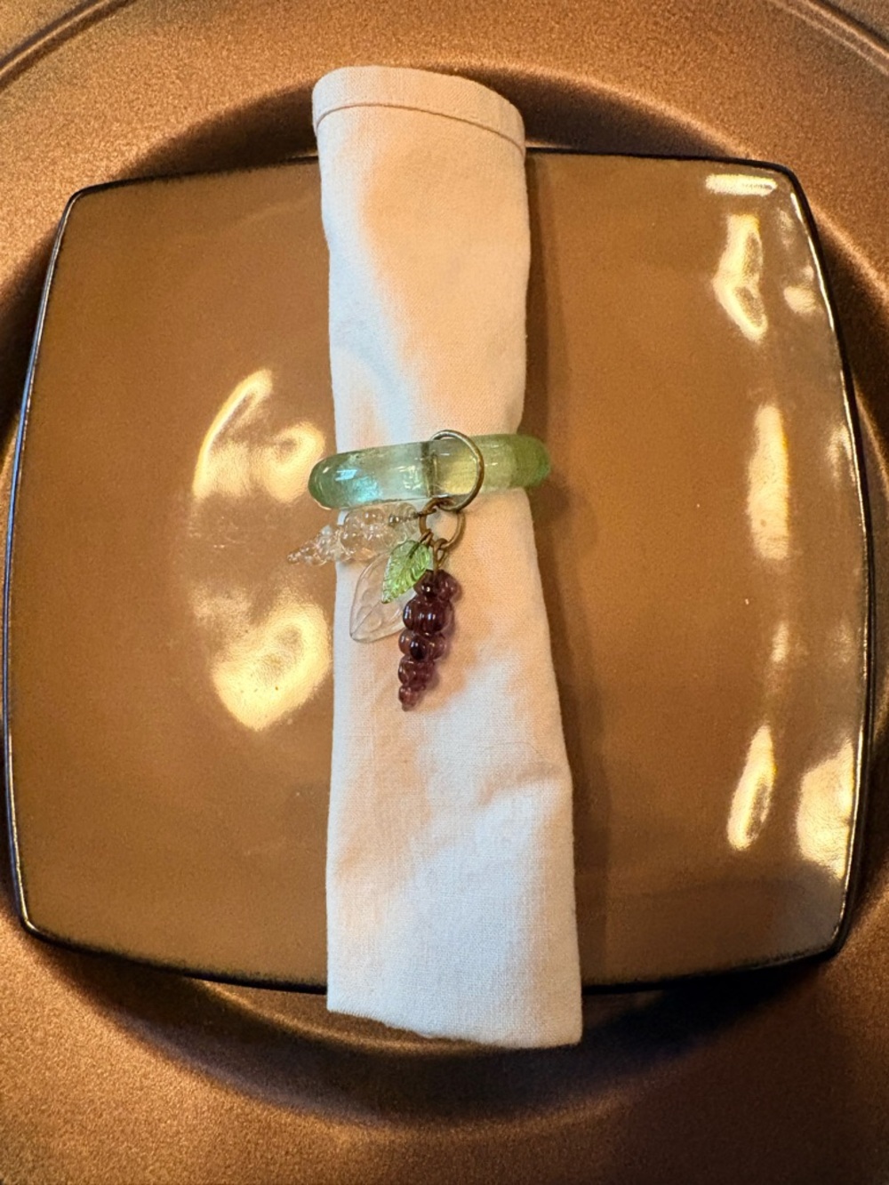 Set 8 Vintage Glass Napkin Rings with Grape Charms Green Clear